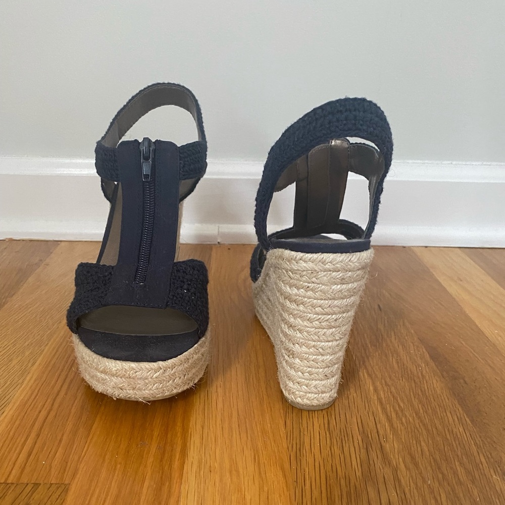 Navy blue heels *SUPER COMFORTABLE*